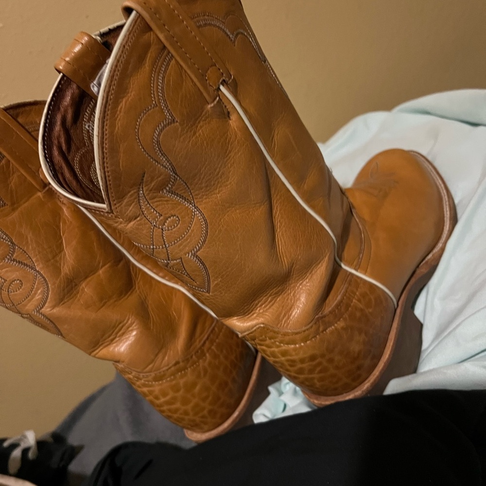 Tony Lama almond toe tan cowboy boots. Sz 8.5D